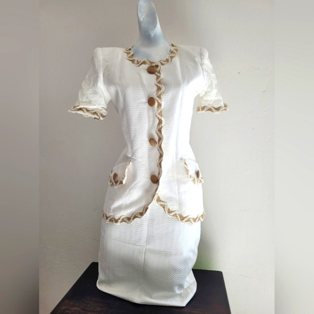 Bill Blass Vintage Suit/White Real Wood Buttons Sz 4